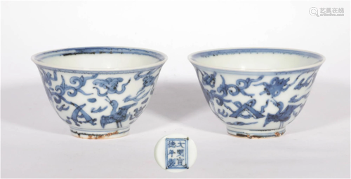PAIR OF BLUE AND WHITE CRANE CUPS