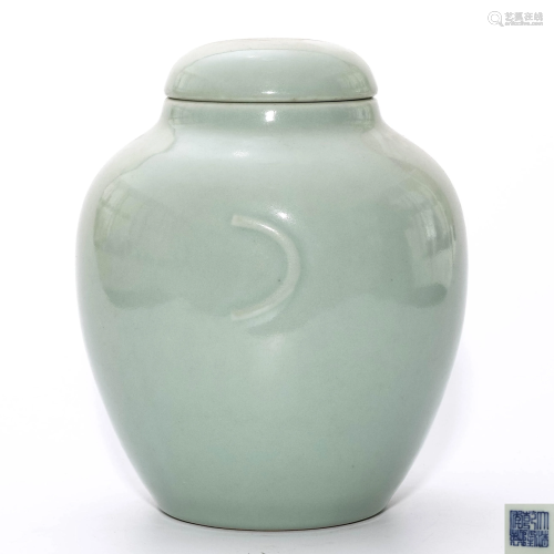 A Celadon Glazed Jar with Cover, QIanlong Period