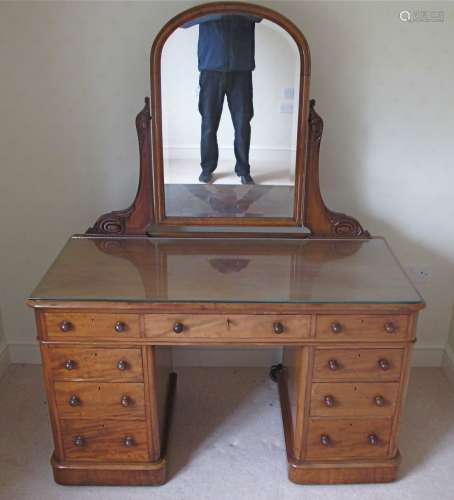 A good quality mahogany Victorian pedestal dressing table/desk, with arched central mirror with
