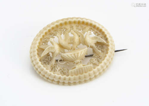 A 19th Century Dieppe carved bone brooch, the pierced deisgn of Pliny's Doves, with metal pin, 5.6cm