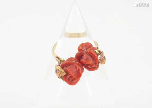 A continental yellow metal and carved coral crossover dress ring, the two halves of the ring tension