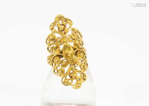 A yellow metal Middle Eastern filigree ring, of oval pierced design with rope twist shank, 11g, ring
