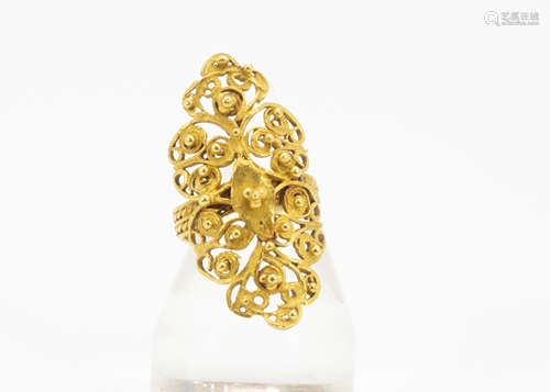 A yellow metal Middle Eastern filigree ring, of oval pierced design with rope twist shank, 11g, ring