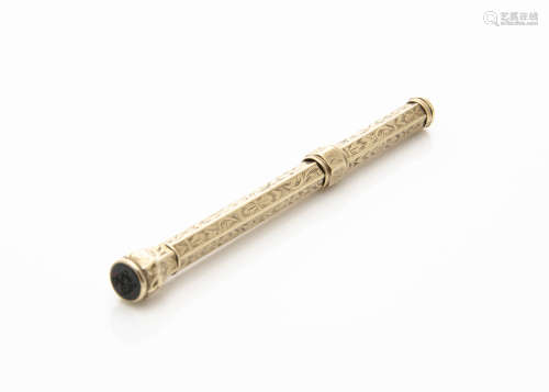 An Edwardian yellow metal and bloodstone propelling pencil, the hexagonal body with engraved