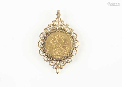 A George V gold full sovereign pendant, the 1911 coin presented in a 9ct gold mount, 13.4g