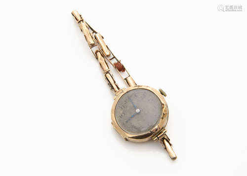 A c1930s 9ct gold lady's wristwatch, octaoganal on a 9ct gold expanding strap, 15g