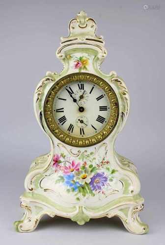 Uhr Franz Anton Mehlem, Bonn um 1900, Feinsteingut, im Barockstil, farbig und goldstaffiert, mit