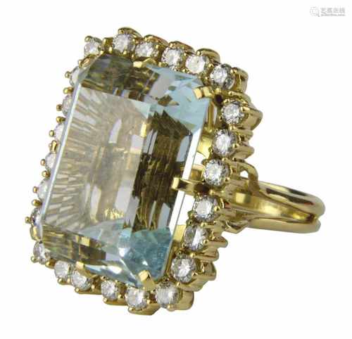 Gelbgold-Ring mit großem Aquamarin und Diamanten, Italien um 1970, handgefertigte Ringschiene