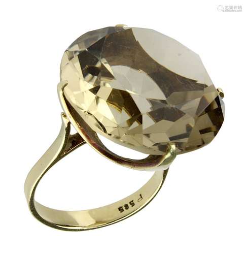 Gelbgold-Ring mit großem Rauchquarz, deutsch um 1960, Ringschiene gepunzt 585, Ringkopf mit großem