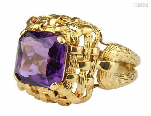 Roségoldring mit Amethyst, deutsch um 1950, gepunzt 750, mit quadratischem facettiertem Amethyst,