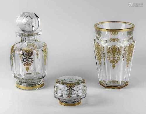 Drei Baccarat Glasartikel Harcourt Empire, bestehend aus einer Likörkaraffe, Höhe 20,5 cm,