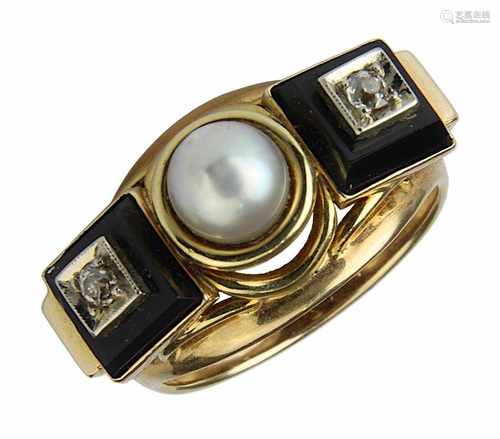 Art-Déco-Ring mit Perle, Onyx und Diamanten, Ringschiene Gelbgold gepunzt 585, zentral mit 1 Akoya-