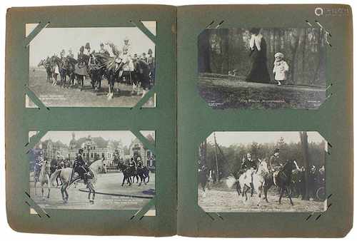 Postkartenalbum um 1900/15 mit über 50 Postkarten aus dem Leben der Kaiserlichen Familie, unter