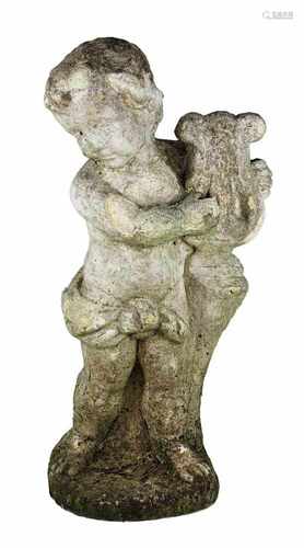 Putto mit Leier, Steinguss 2. H. 20. Jh., im Stil des 18. Jh., mit schöner Gartenpatina und