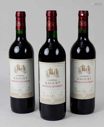 Drei Flaschen 1997er Château Naguet, Montagne Saint-Emilion, Füllhöhe Halsansatz bis unterer