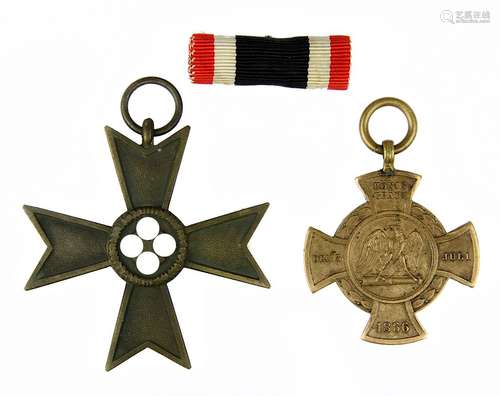 Erinnerungskreuz für Combattanten, Königgrätz 1866, in Bronze und Kriegsverdienstkreuz 1939, dazu