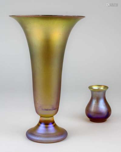 2 WMF Vasen Myra, um 1935, bräunliches Kristallglas mit in typischer Myra-Technik irisierter