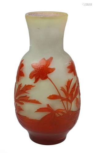 Gallé Jugendstil-Vase, Nancy um 1920, Klarglas mit orangefarbenem Glas unterfangen, mit gelb-