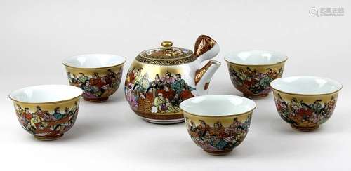 Satsuma - Teeservice, Japan um 1900, Porzellan mit aufwendiger Figurenstaffage in Gold und