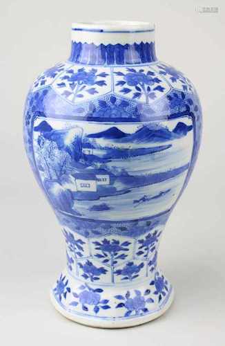 Blauweiße Porzellanvase, China Kangxi-Periode 1662-1722, Porzellan weißer Scherben, handgedrehtes