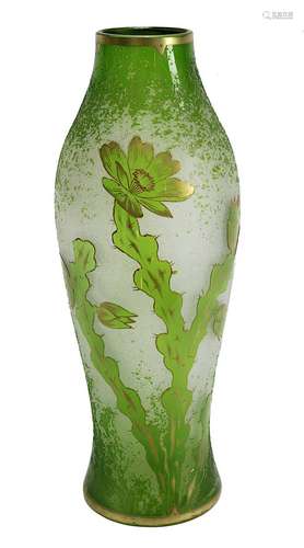 Große Jugendstil-Vase, wohl Kralik, Eleonorenhain um 1910, Klarglaskorpus mit olivgrünem Überfang,