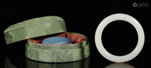 Qing Dynastyy - Hetian Jade Bracelet