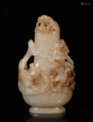Qing Dynastyy - Lion Pattern Hetian Jade Vase