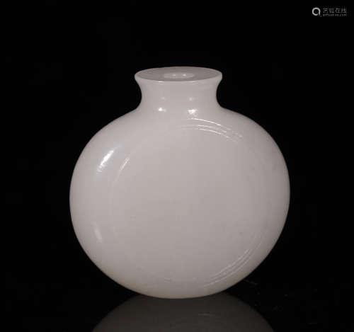 Qing Dynastyy - Hetian Jade Snuff Bottle