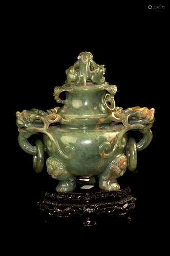 A JADE CENSUR BURNER 清中期翡翠香爐