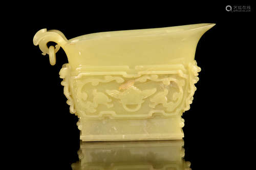 A MING-QING DYNASTY JADE CUP明代黃玉杯