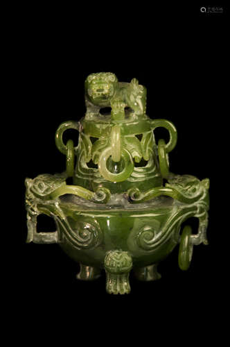 A MID-QING CARVED DRAGON JADE CENSER BURNER清中期雕龍紋翡翠香爐