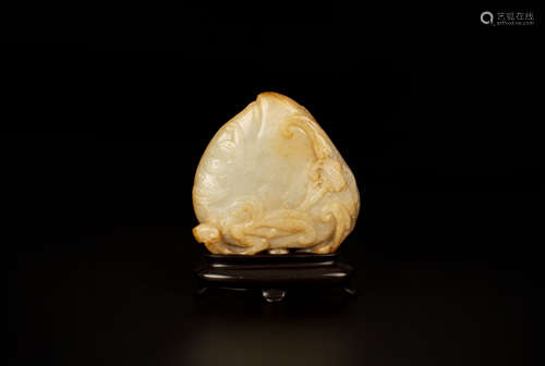 A MING DYNASTY PEACH-SHAPED HOTAN JADE 明代桃型和田玉