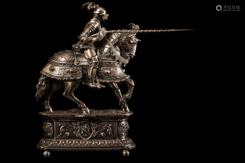 A BEAUTIFUL EUROPEAN SILVER WARRIOR SCULPTURE歐洲戰士銀雕塑