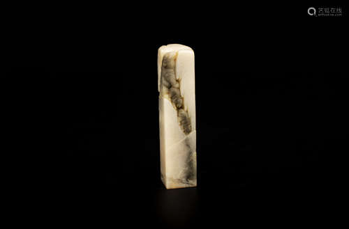 A 'DONG MIAN CHUN XING' JADE STONE荔枝 林享雲 《冬眠春醒》240克