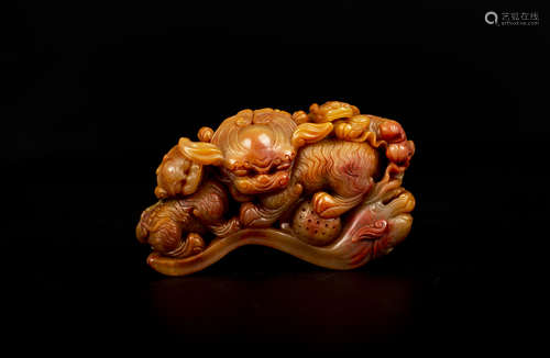 A ; RU YI QI LIN' SHOUSHAN CARVING STONR壽山石雕”如意麒麟“315g