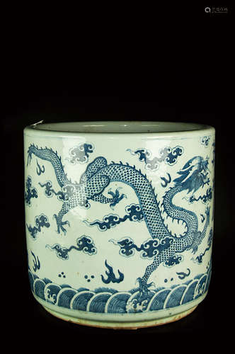 A 'TONGZHI'PERIOD BLUE AND WHITE 'ZENG ZONG SHENG TANG'  DRAGON PATTERN CENSER 清同治款