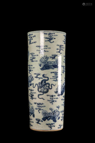 A LARGE CHINESE BLUE AND WHITE PORCELAIN VASE青花瓷瓶