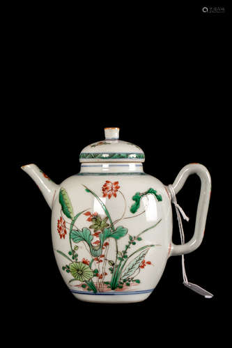 A CHINESE WUCAI PORCELAIN TEAPOT清康熙五彩茶壺