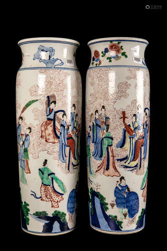 A PAIR OF CHINESE BLUE AND WHITE WUCAI VASE青花五彩筒瓶