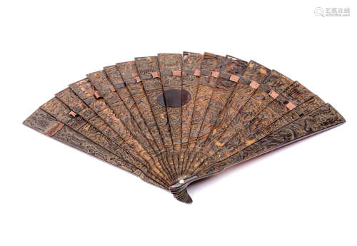SHELL FOLDING FAN (CARVED WITH DELICATE FIGURE）殼類古雕扇面