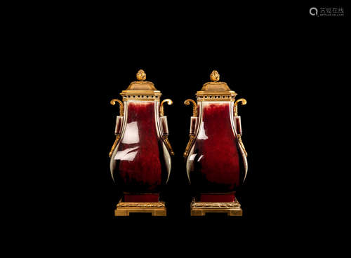 A PAIR FLAMBE-GLAZED (THROUGH-EAR BOTTLE) VASES一對窯變釉貫耳瓶