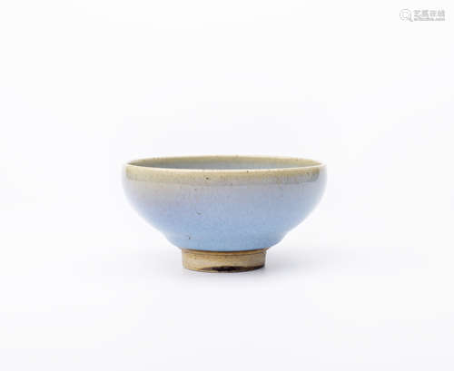 A 'JUN' KILN BOWL鈞窯瓷碗