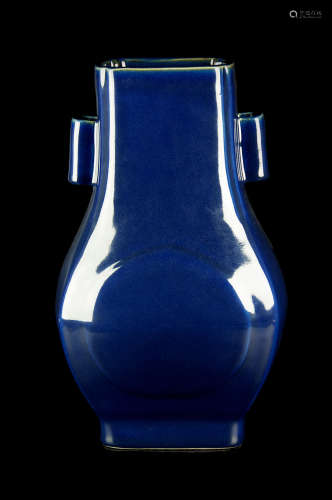 BLUE GLAZED ARROW VASE藍釉貫耳瓶