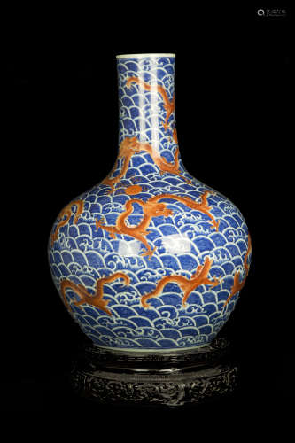 A DRAGON PATTERN CELESTIAL BOTTLE青花礬紅龍紋海水天球瓶
