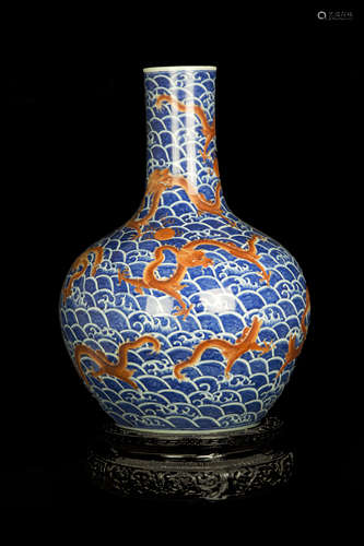 A DRAGON PATTERN CELESTIAL BOTTLE青花礬紅龍紋海水天球瓶