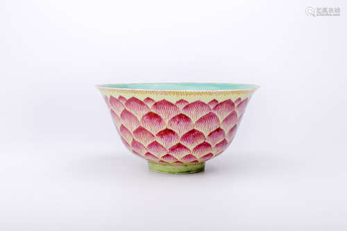 A FAMILLE ROSE PORCELAIN BOWL 'JIAQING' MARK 嘉慶年制松石釉蓮花碗