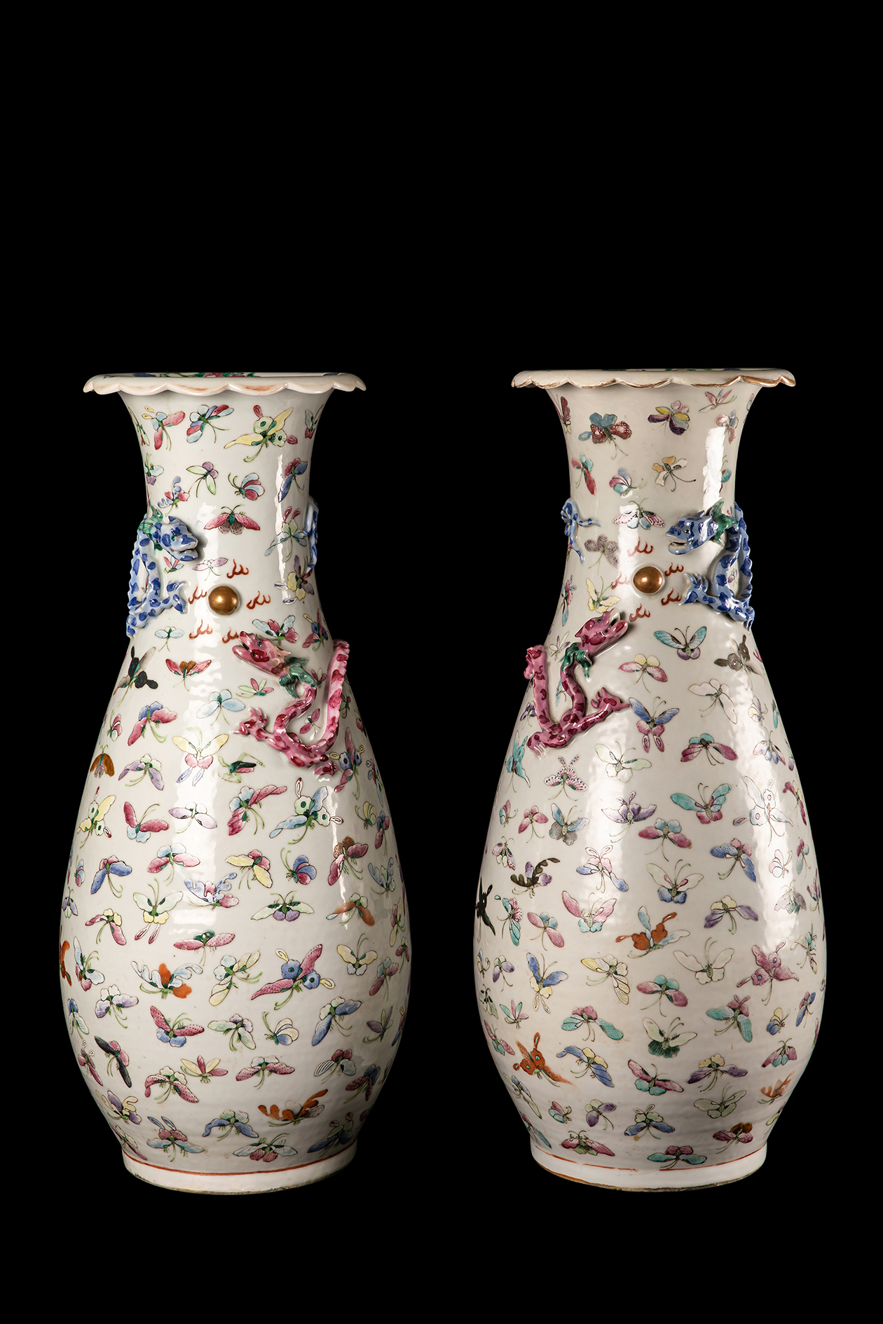 a pair of butterfly pattern bottles in the late qing dynasty 清