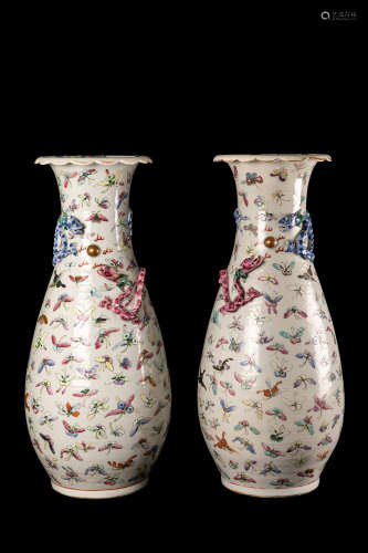 A PAIR OF  BUTTERFLY PATTERN  BOTTLES IN THE LATE QING DYNASTY 清晚期百蝶瓶一對