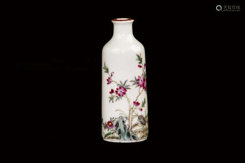 A 'GU YUE XUAN' MARK ENAMEL FLOWERS PATTERN SNUFF BOTTLE“古月軒”款琺瑯彩花卉鼻煙壺