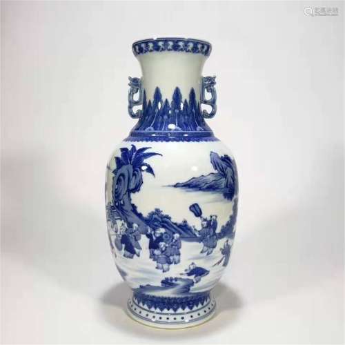 A Chinese Blue and White Porcelain Vase